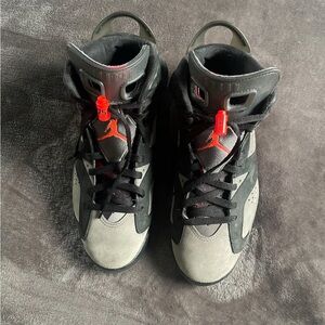 Air Jordan Retro 6 Sneakers - Black and Gray